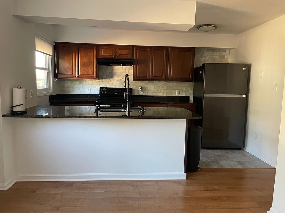 1st image of 5933 N Hutchinson St #B