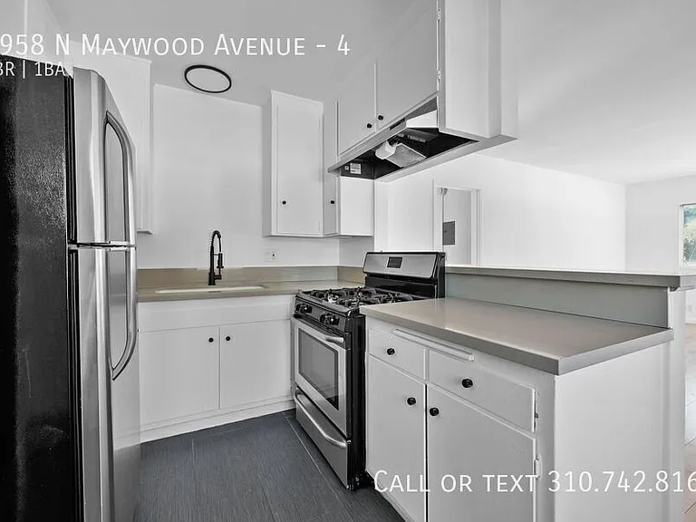 4958 N Maywood Ave #4 — Photo 2