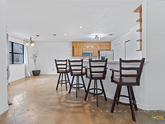 5th image of 10 Country Place Dr