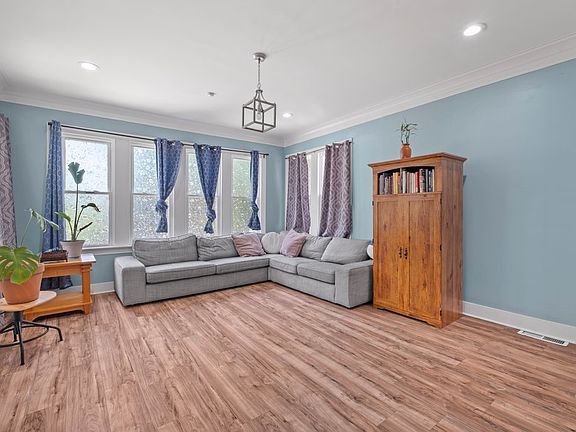 3rd image of 10724 S Prairie Ave