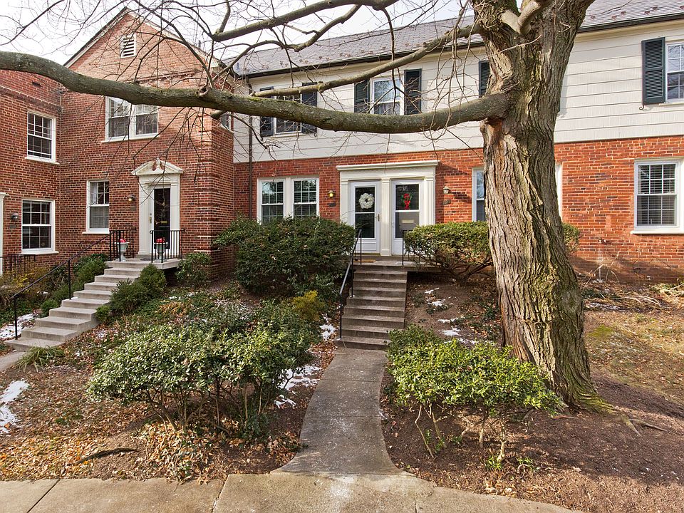1st image of 1600 S Barton St APT 752