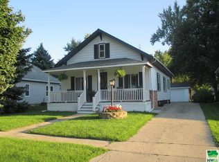 914 5th St, Sheldon, IA 51201