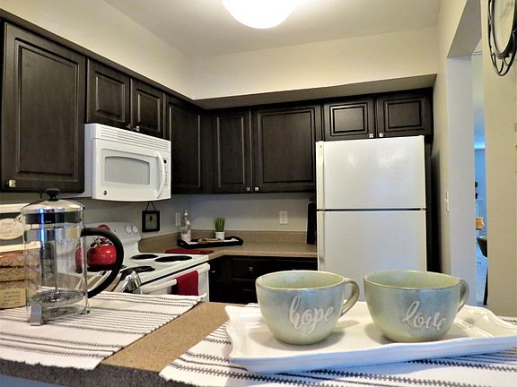 3rd image of 12 Clermont Crossing Ct APT I