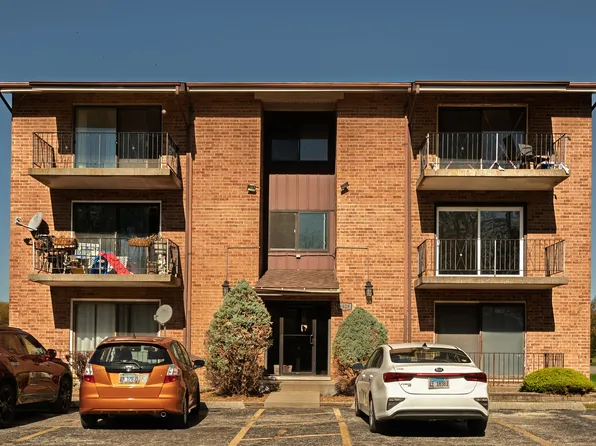 9826 Treetop Dr APT 2E, Orland Park, IL 60462