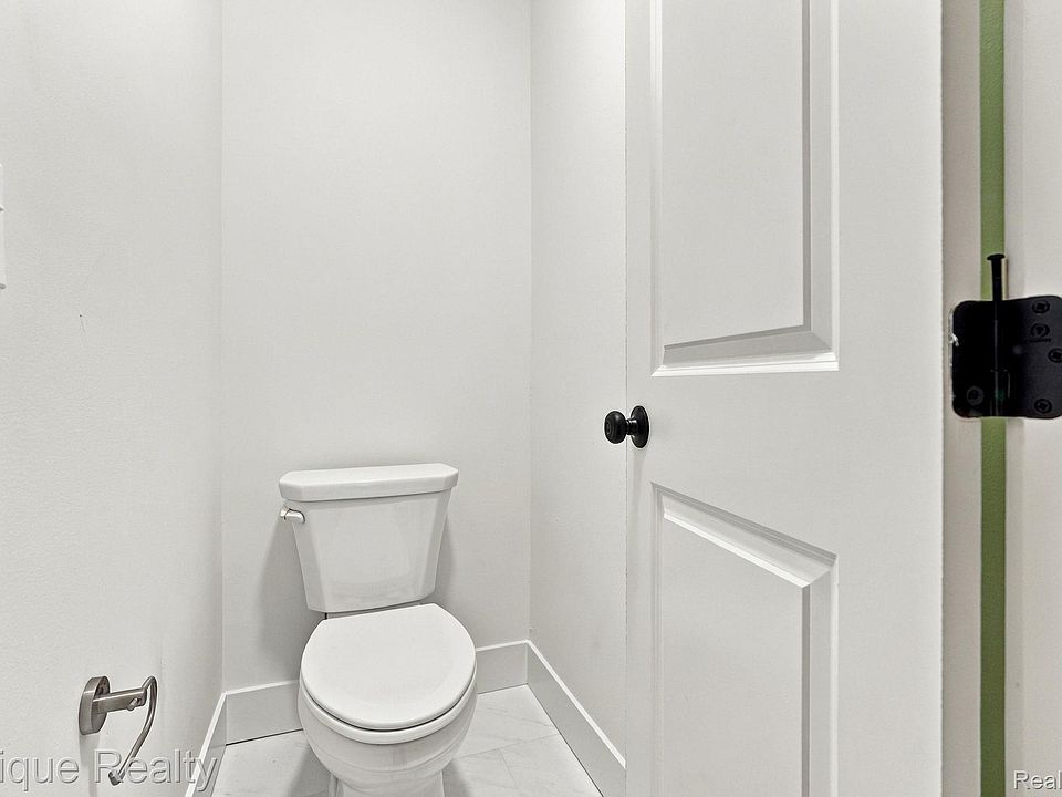 831 Goodale Ave, photo 22