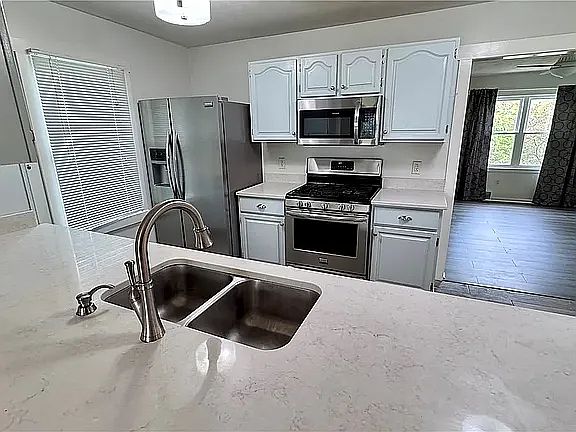 3rd image of 3825 East St