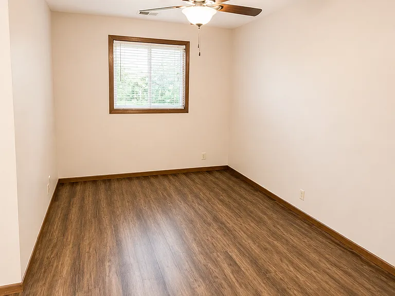 1102 Heeler Ave #B — Photo 3