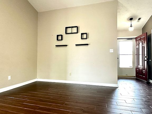 4th image of 36 Cedarwood Dr