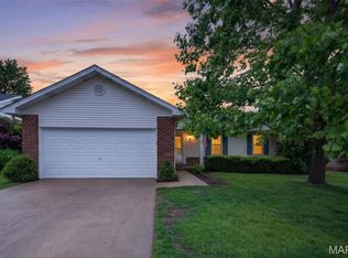 10 Barrington Dr, Saint Peters, MO 63376