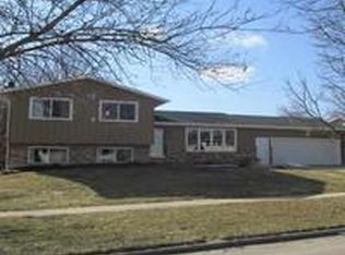 906 Colby Rd, Waterloo, IA 50701