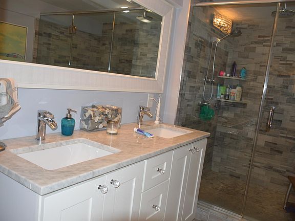 5th image of 65 Thomas Park APT 1