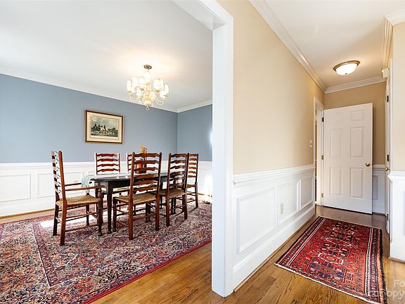 5th image of 2838 Oxborough Dr