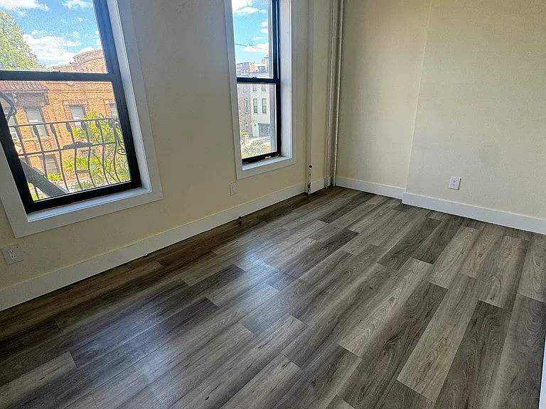 24 Rogers Ave #3H — Photo 3
