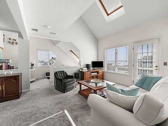 5th image of 432 Humphrey St APT 16