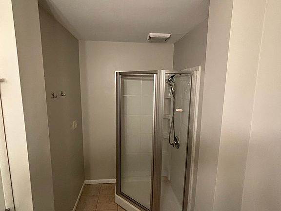 3rd image of 4004 Woodridge Dr #4004