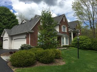 1 Vineyard Hl, Fairport, NY 14450
