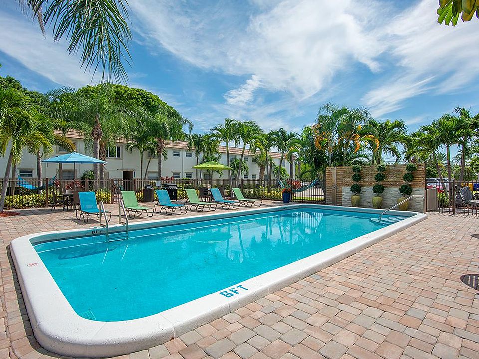 Take a dip in our resort-style swimming pool or lay out on our expansive sundeck.
