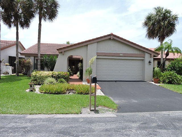 1st image of 5685 Lakeview Mews Dr