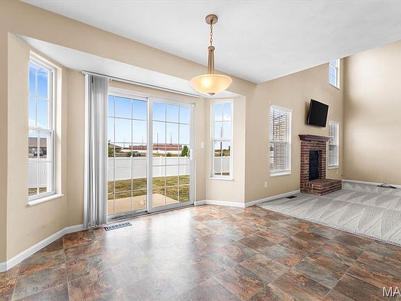 5th image of 633 Moorland Cir