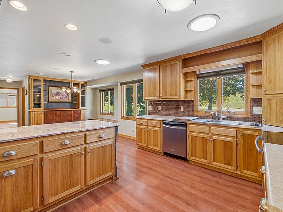 2nd image of 291 Evergreen Rd