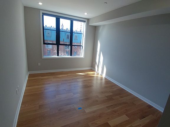 5th image of 2333-47 Fairmount Ave #201
