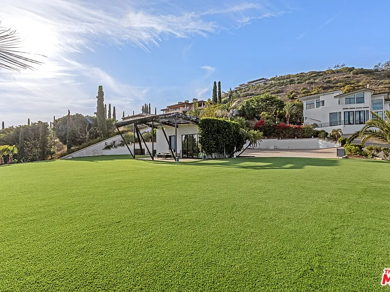 6380 Meadows Ct — Photo 29
