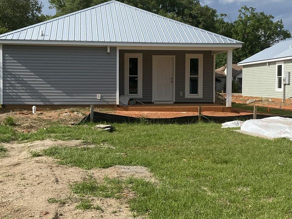 2nd image of 307 W Myrtle Ave