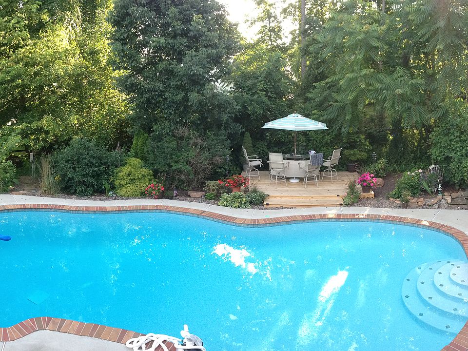2nd image of 30 Whitetail Ln