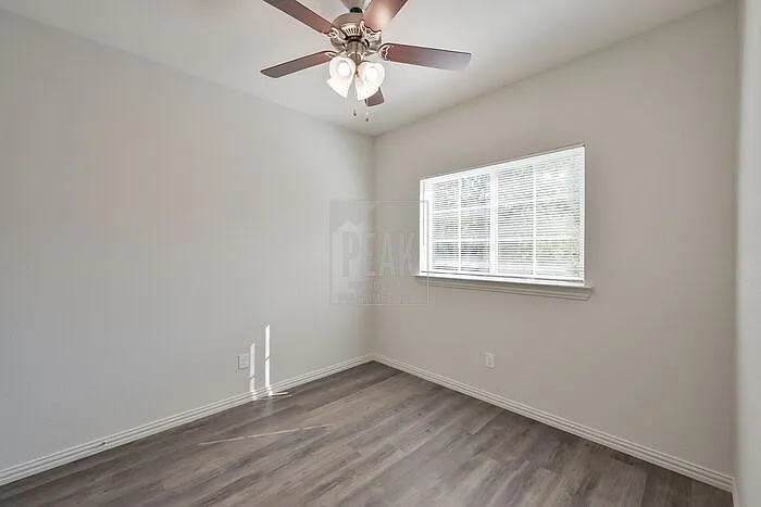 1616 Ash Crescent St — Photo 13