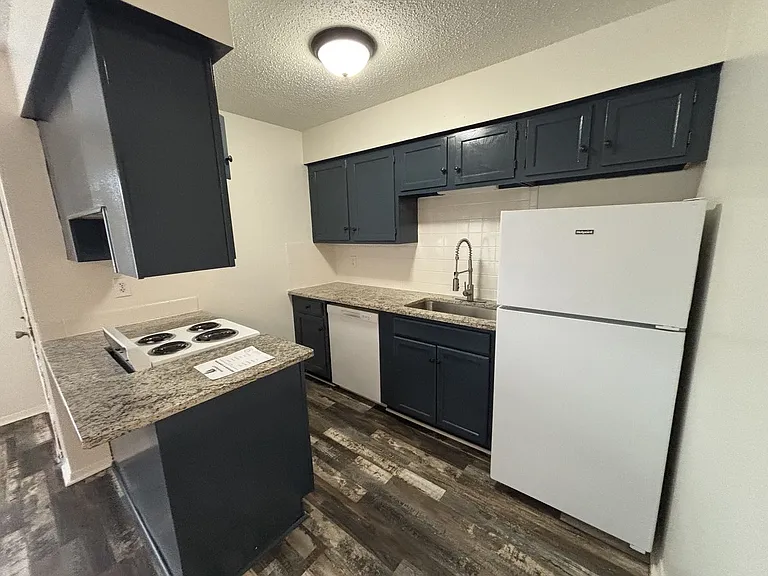2759 N Amidon Ave — Photo 3