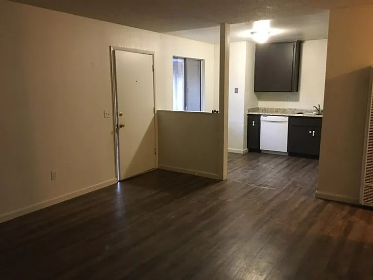 1605-1609 Front St #1611 — Photo 1