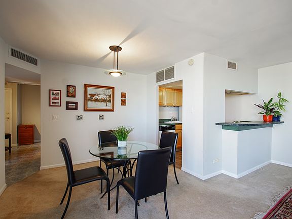 4th image of 6150 N Kenmore Ave APT 14D