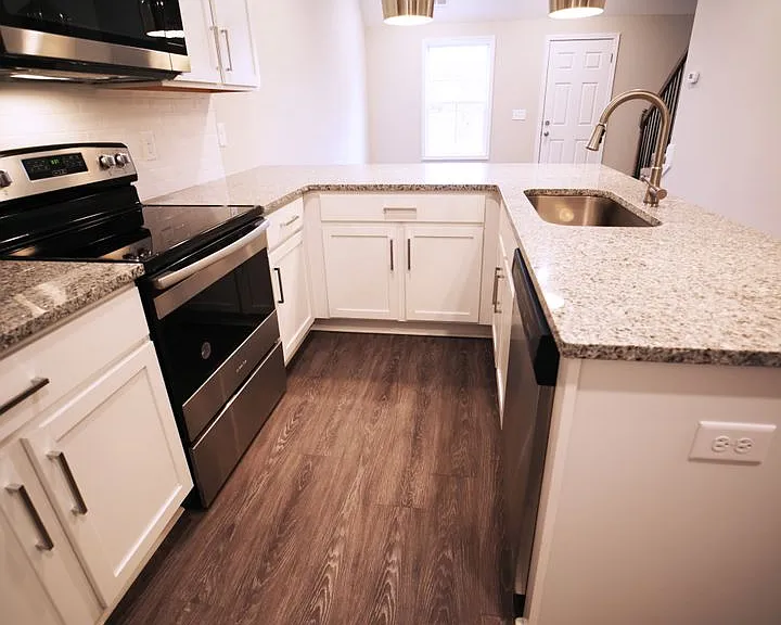 220 Drayton Dr — Photo 10