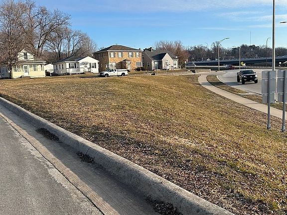3rd image of 433 12th St