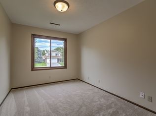 15285 V St, Omaha, NE 68137