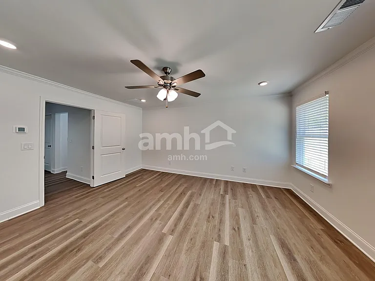 1035 Highland Walk — Photo 14