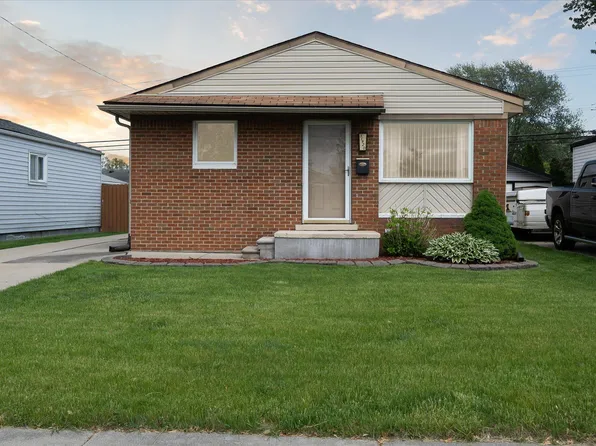 31920 Saint Margaret St, Saint Clair Shores, MI 48082