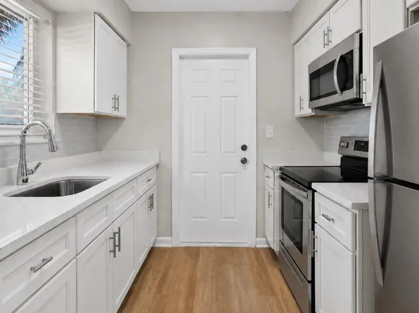 3201 NE 7th Ave APT C, Pompano Beach, FL 33064