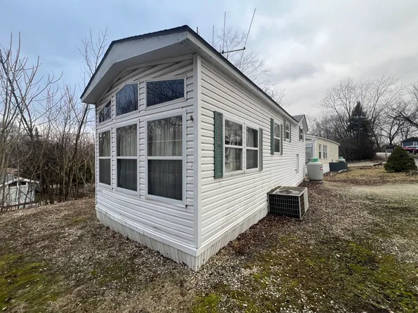 93 Lakeshore Dr, Wilmington, IL 60481