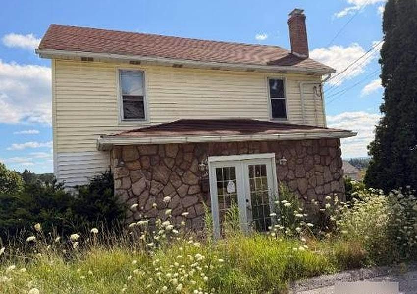 1st image of 600 Devlin St