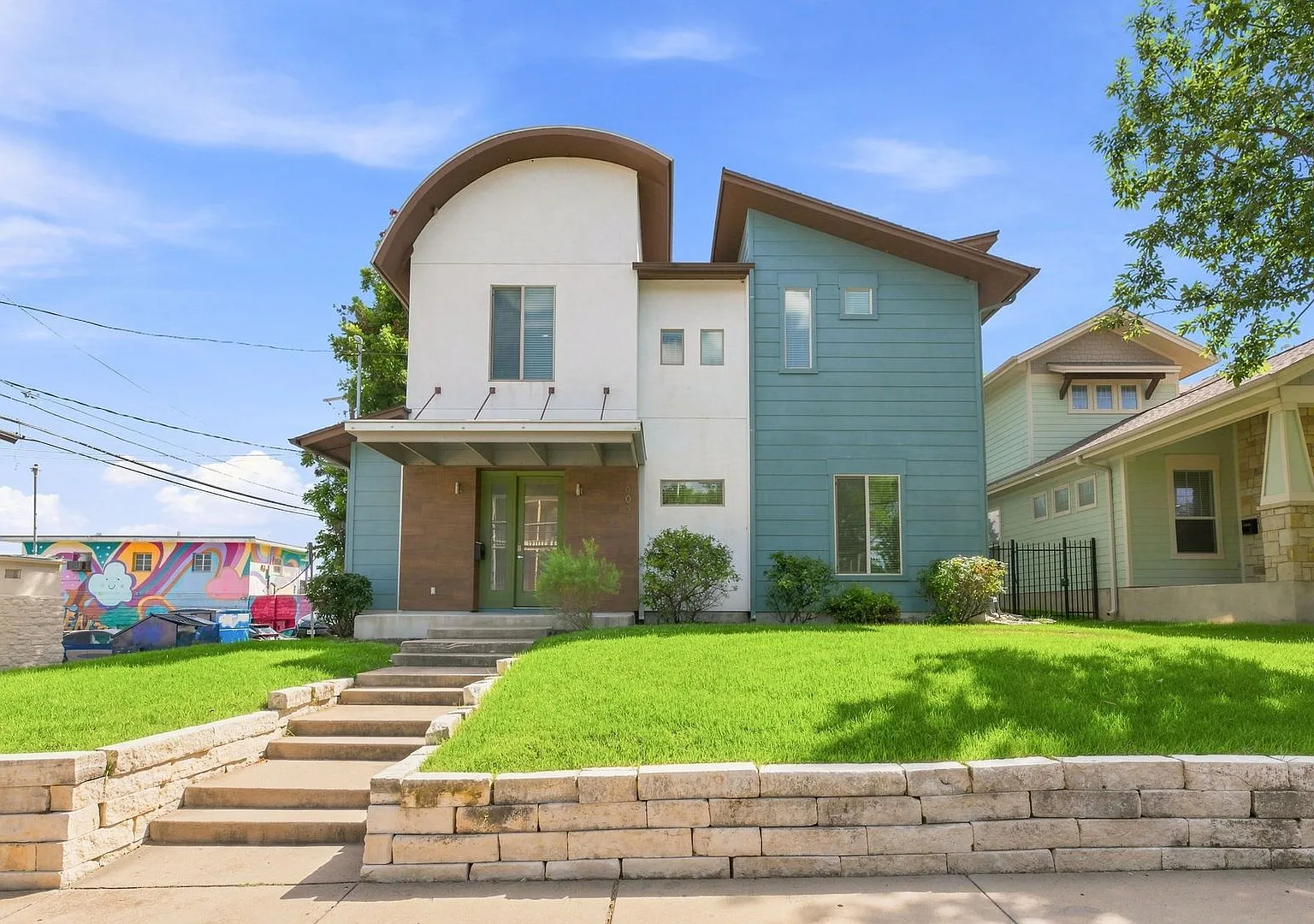 603 W 30th Street — Photo 1