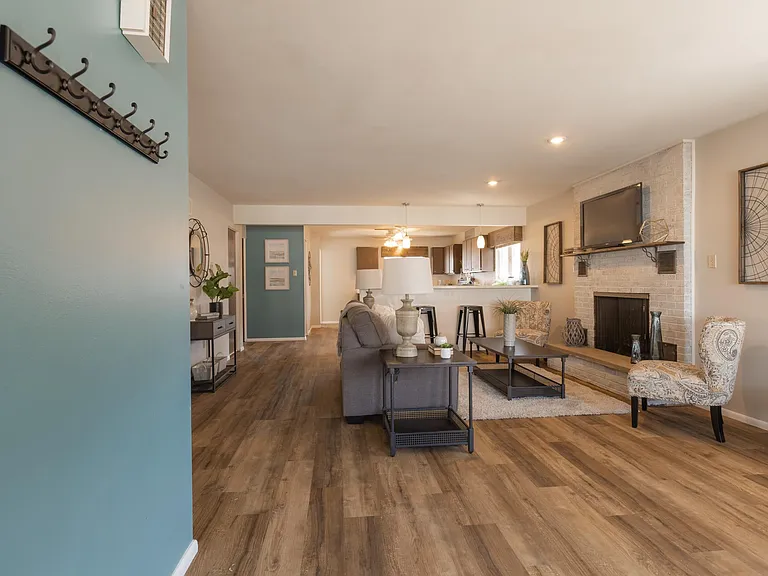 356 W Loretta Ave — Photo 7