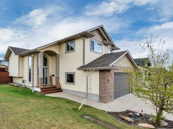 50 S Wilkinson Cir, Sylvan Lake, AB T4S 2N8
