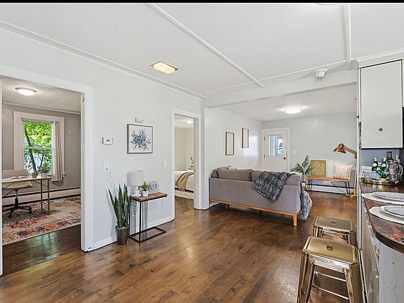 3rd image of 184 Ocean Ave W APT 1