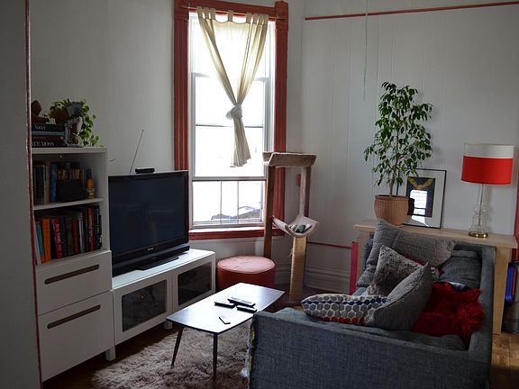 5th image of 2042 W Huron St APT 3R