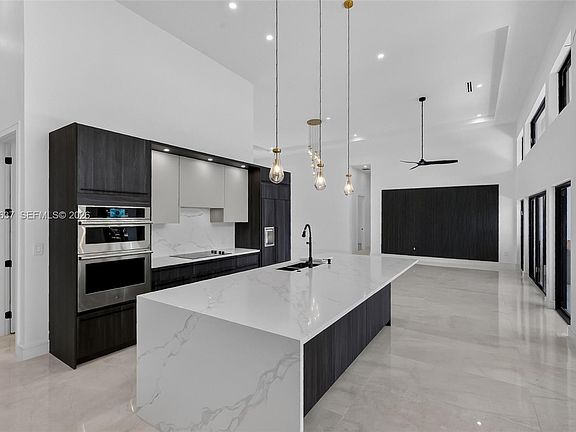 4th image of 2832 NE 24th Ct