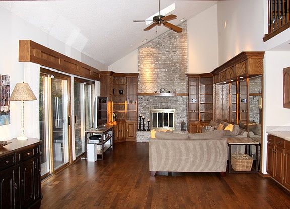 2nd image of 5016 Essington Ln
