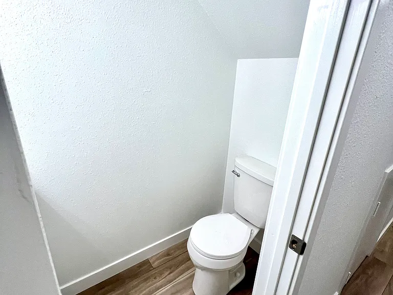 504 Kendall St — Photo 12