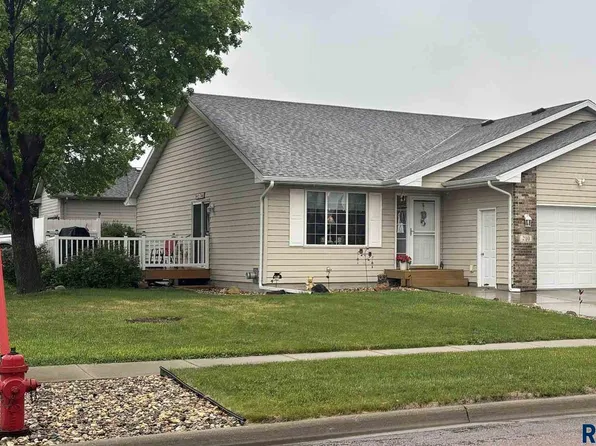 210 W Maple St, Harrisburg, SD 57032