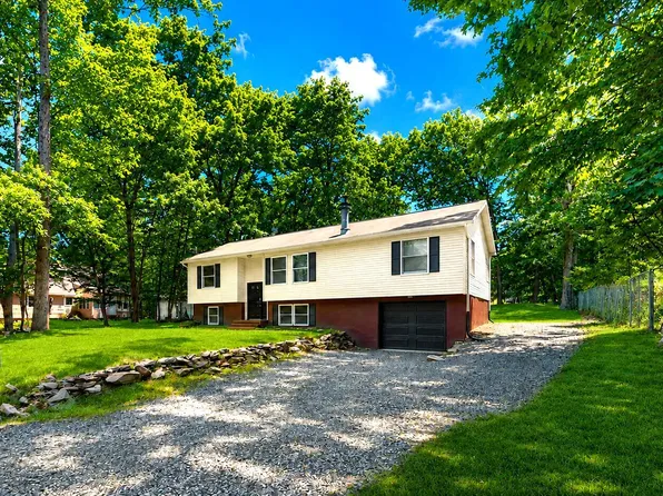 102 Forest Rd, Dingmans Ferry, PA 18328